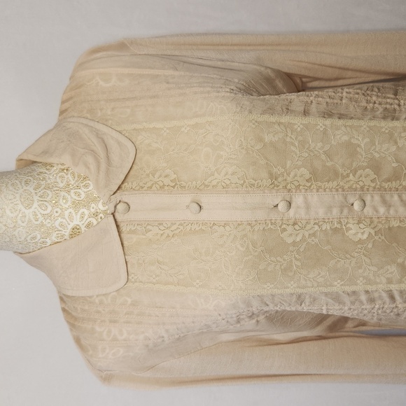 J Jill Women's Size MP Beige Floral Lace Pin Tucked Long Sleeve Button Down Top - Picture 2 of 14